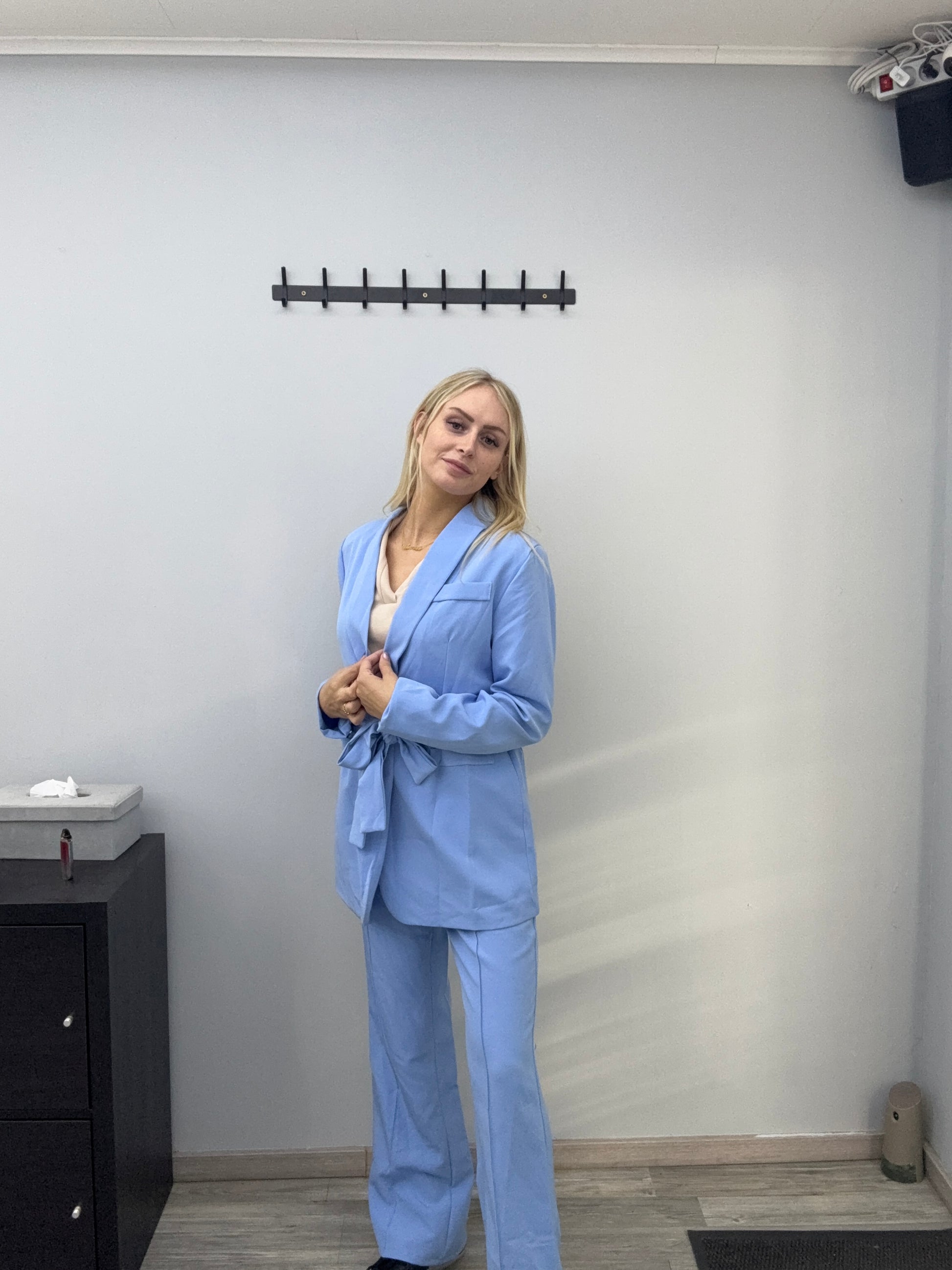 Set light blue
